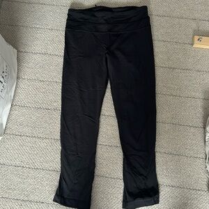 Women’s Lululemon black size 4 crop leggings